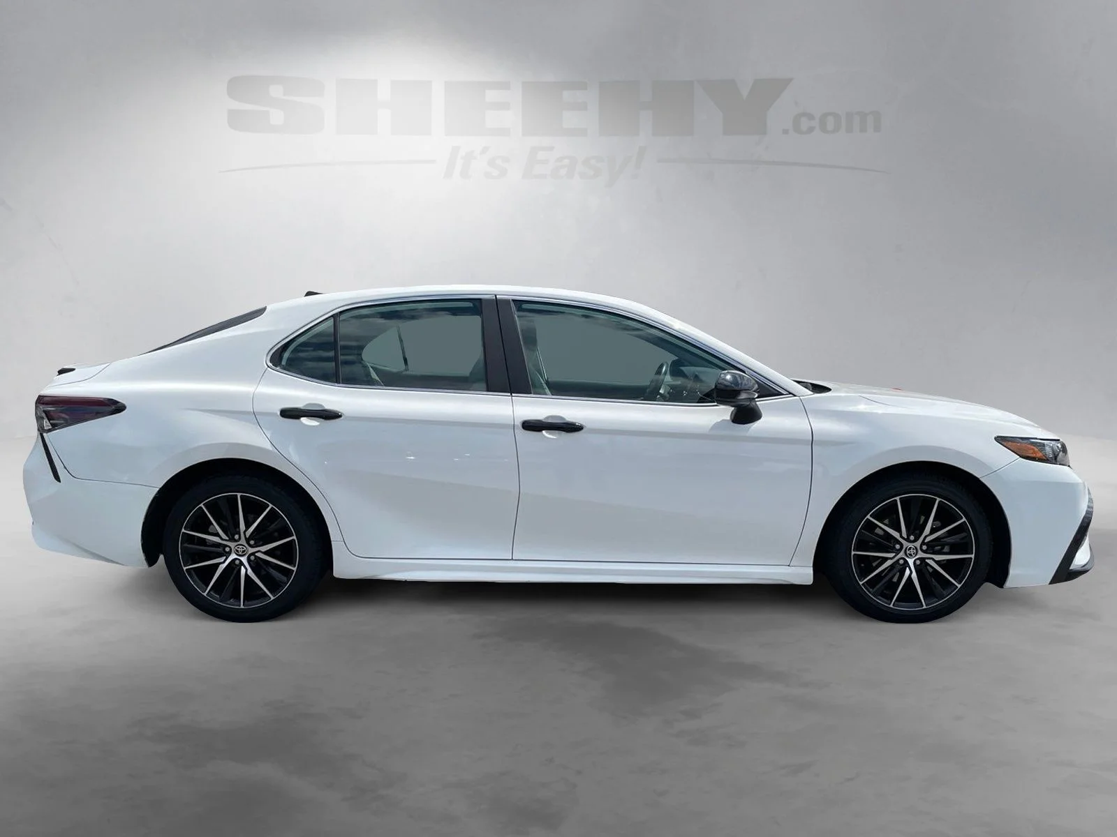 Used 2021 White Toyota SE image 3