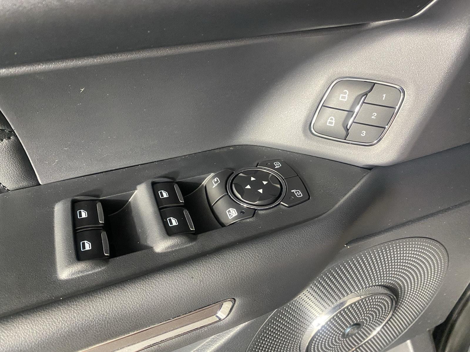 Used 2022 Agate Black Ford Platinum image 25