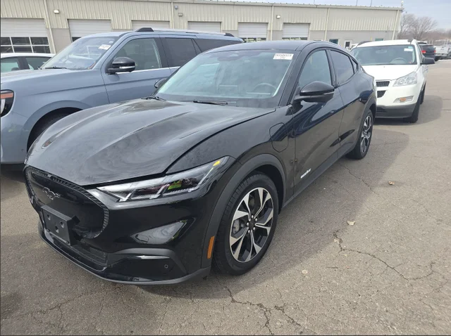 Used 2025 Shadow Black Ford Select image 1