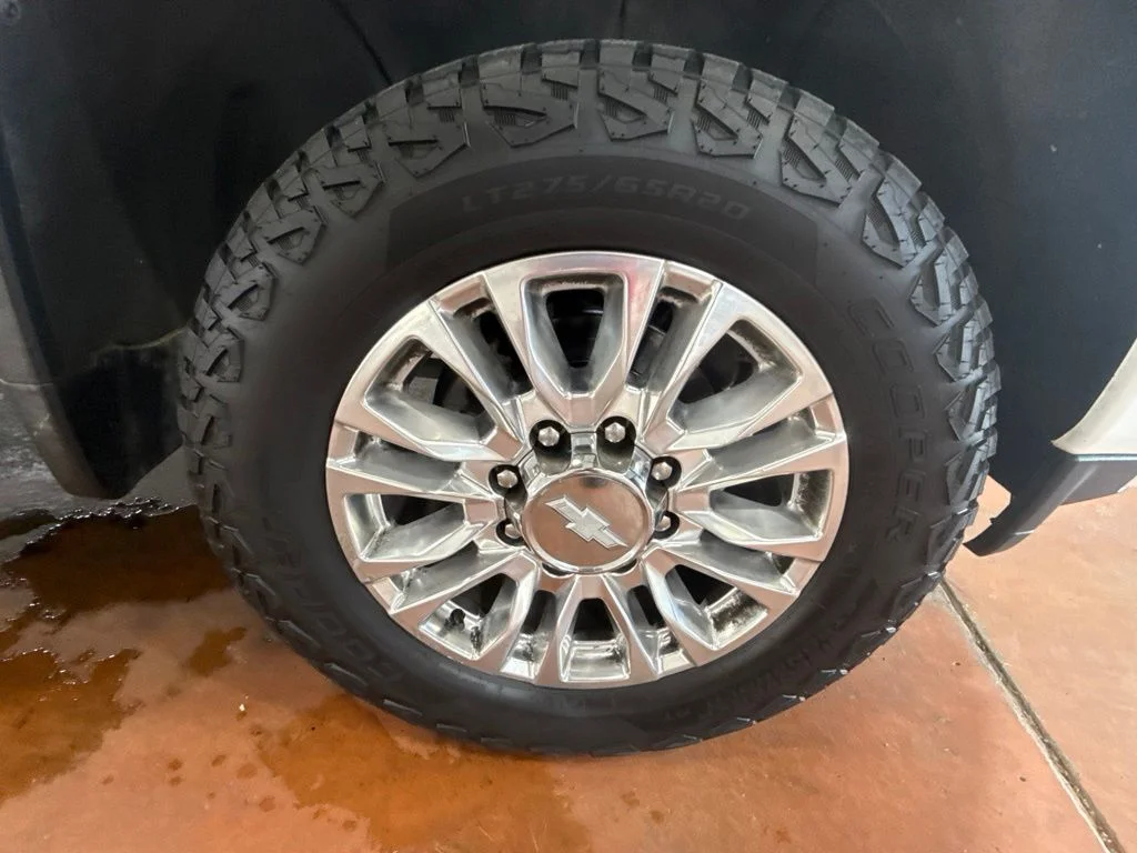 Used 2020 Iridescent Pearl Tricoat Chevrolet High Country image 10