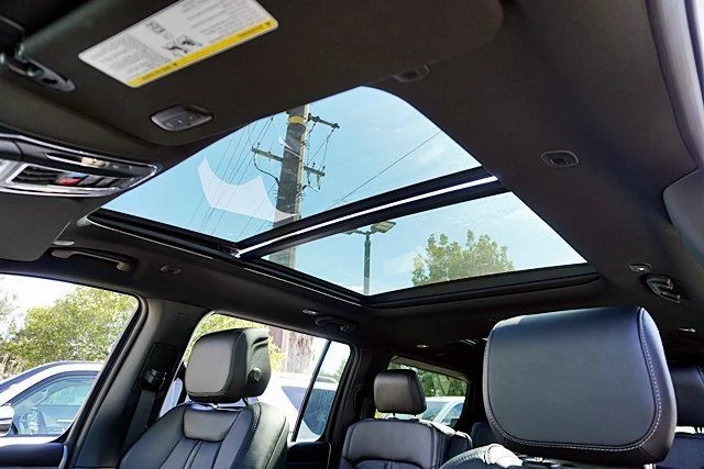 New 2026 Bright White Clear-Coat Exterior Paint Jeep Limited Altitude image 20