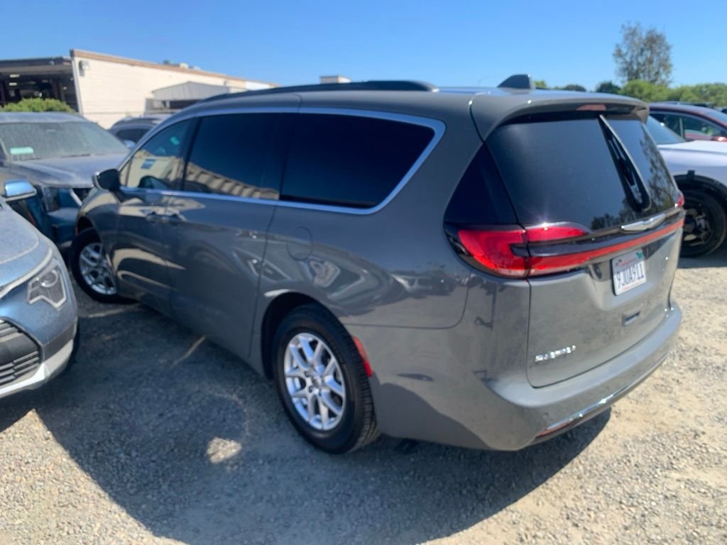 Used 2022 Gray Chrysler Touring L image 8