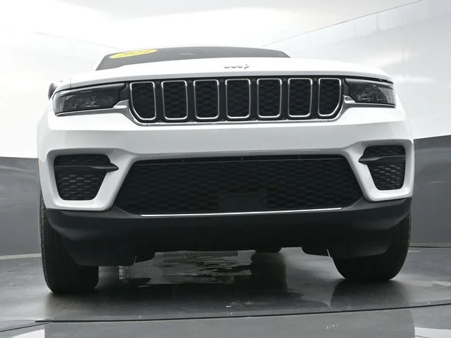 Used 2024 White Jeep Laredo X image 33