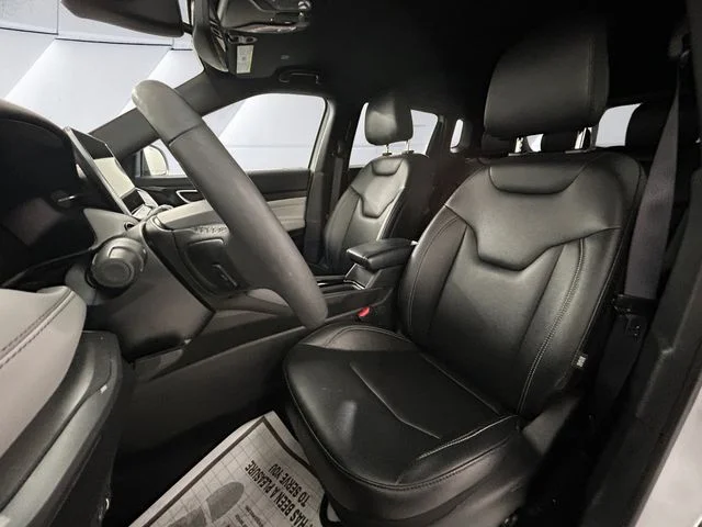 Used 2025 White Jeep Limited image 8