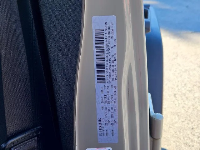 Used 2018  Jeep Unlimited Sport image 33