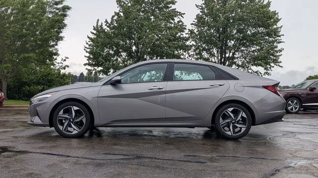 Certified Used 2023 Silver Hyundai SEL image 4