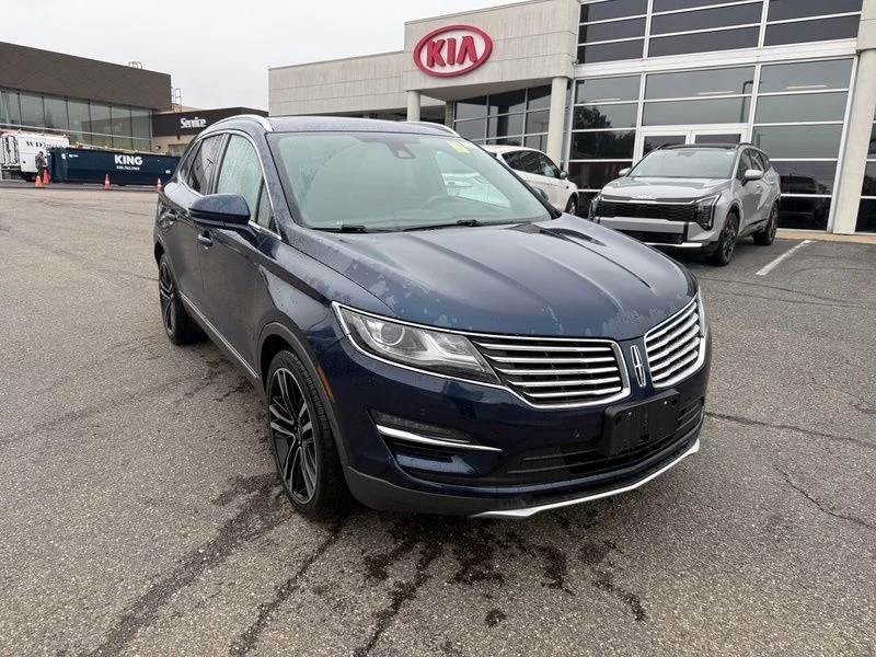 Used 2017 Black Lincoln Reserve image 4