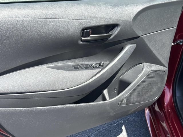 Used 2023 Pearl Toyota LE image 18