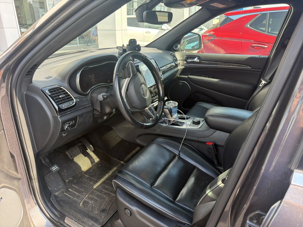 Used 2020 Granite Crystal Metallic Clearcoat Jeep Overland image 7