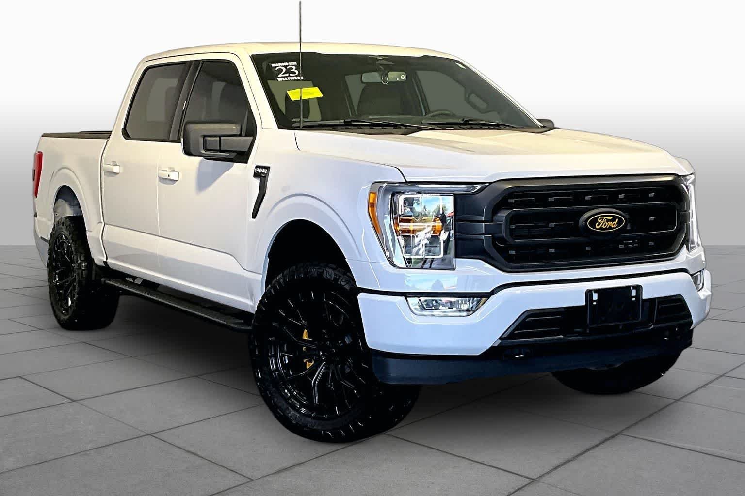 Used 2023 Oxford White Ford XLT image 3