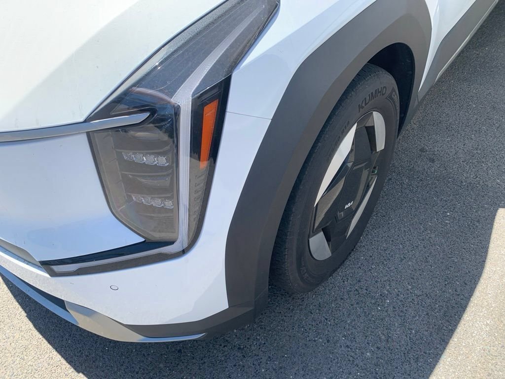 Certified Used 2024 Snow White Pearl Kia Light Long Range image 2