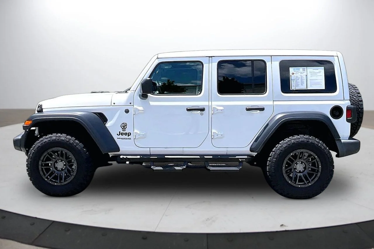 Used 2022 White Jeep Sport S image 5