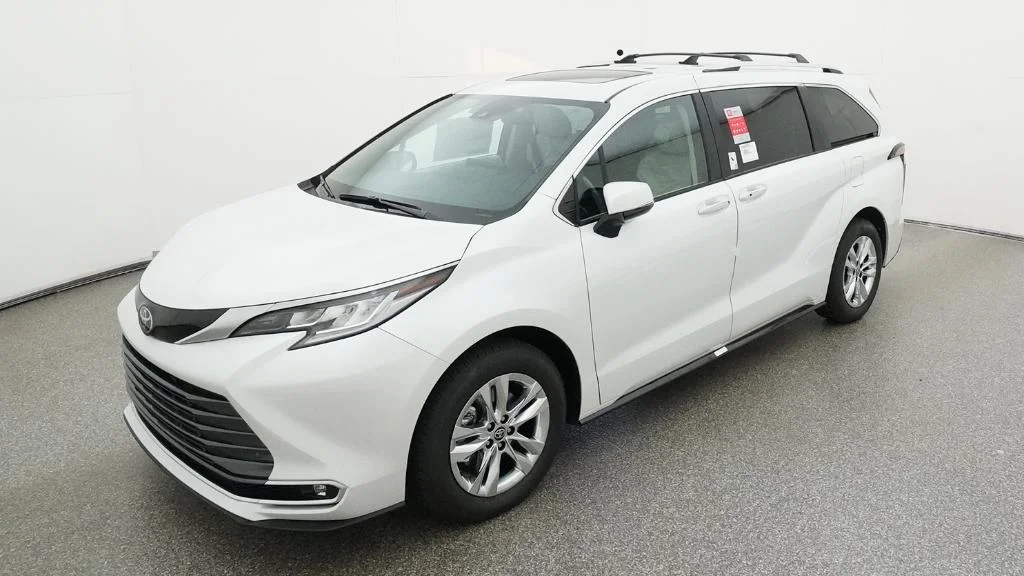2026 Toyota Sienna Limited 7-Passenger Hybrid FWD's photo