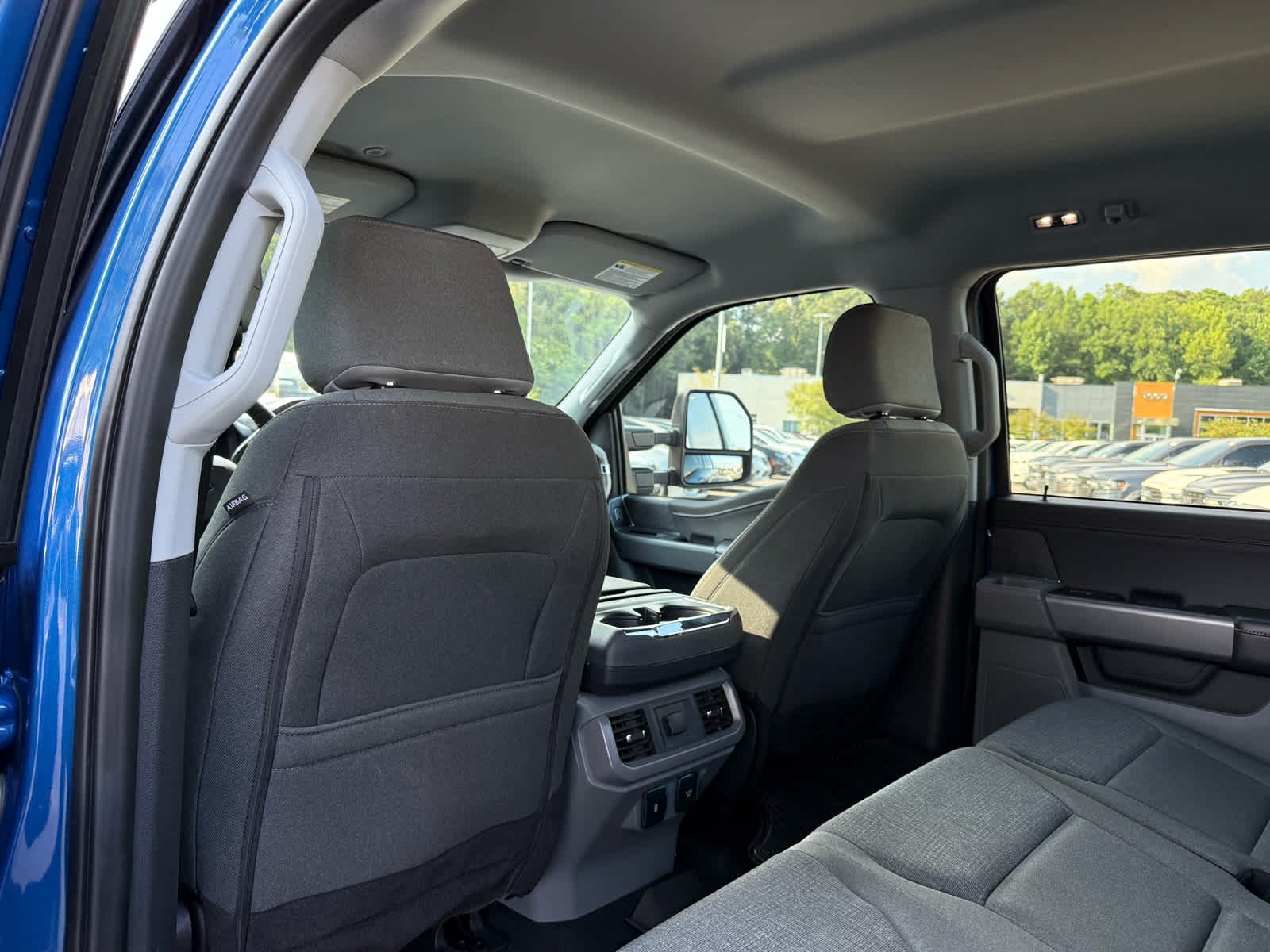 Used 2024 Atlas Blue Metallic Ford XLT image 25