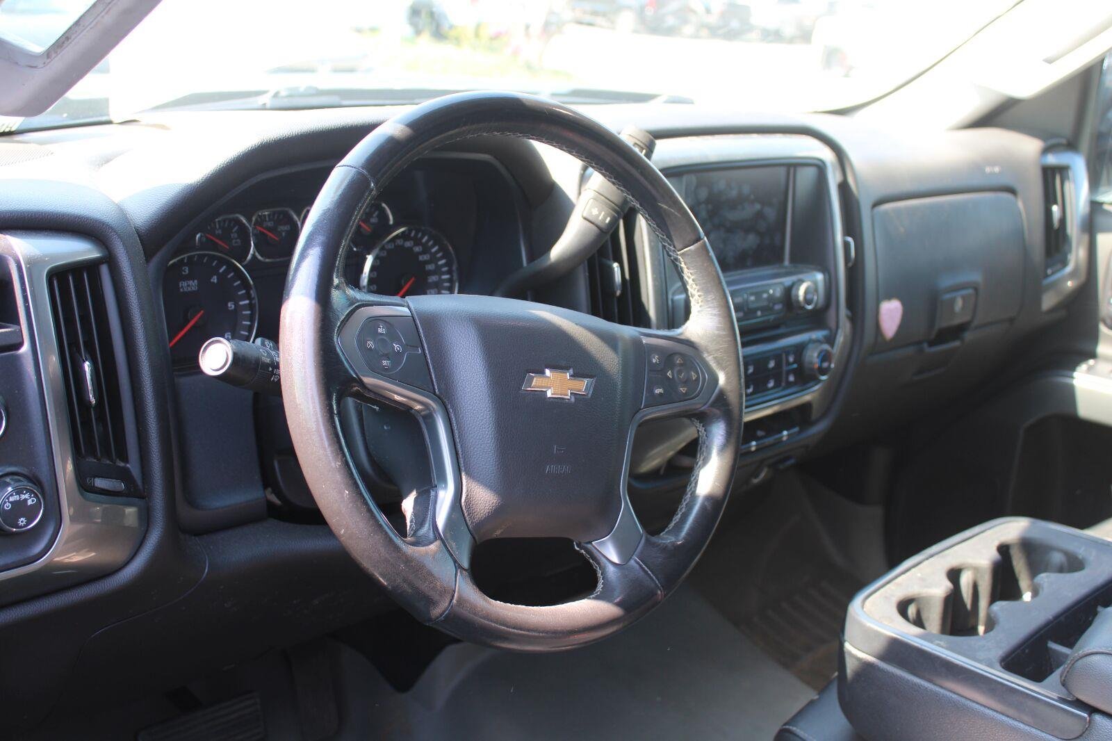 Used 2019 Graphite Metallic Chevrolet LT image 9