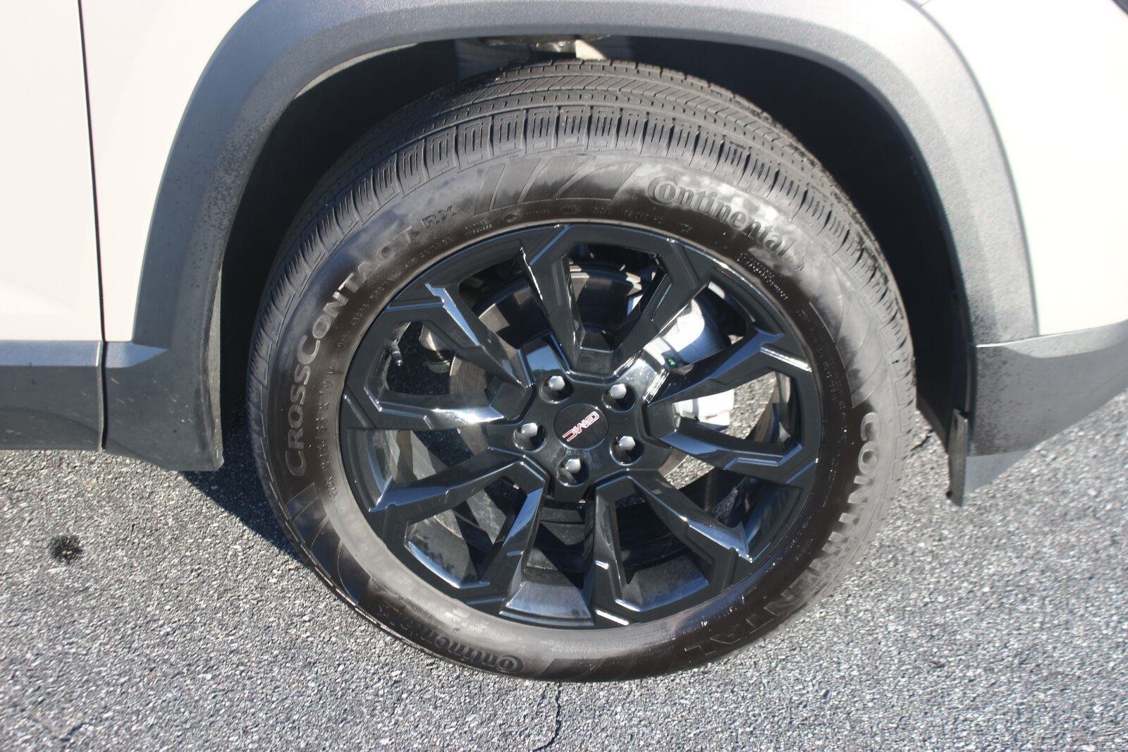 Used 2026 Riverstone Metallic GMC Elevation image 33