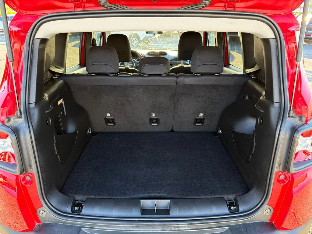 Used 2023 Red Jeep Latitude image 18