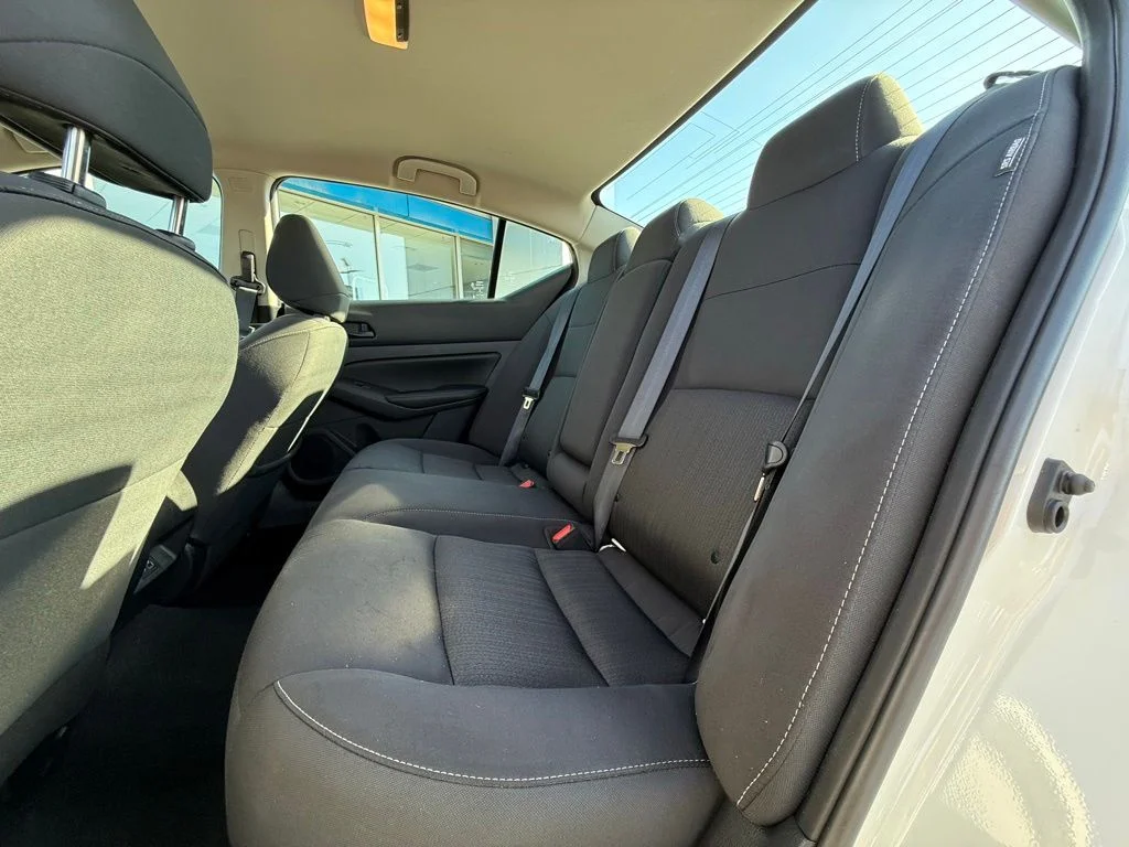 Used 2025 White Nissan 2.5 SV image 32