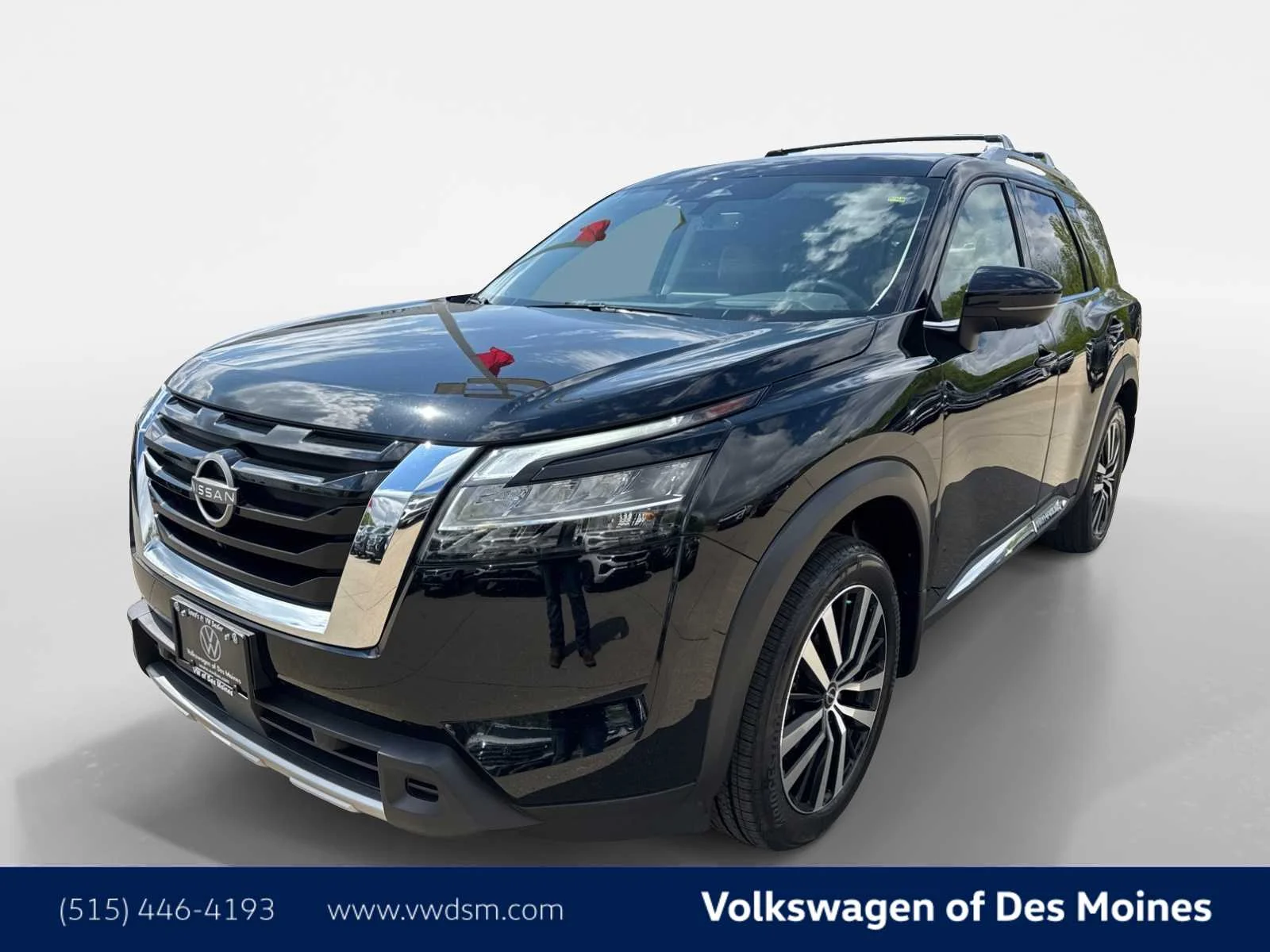 2023 Nissan Pathfinder Platinum 4WD's photo