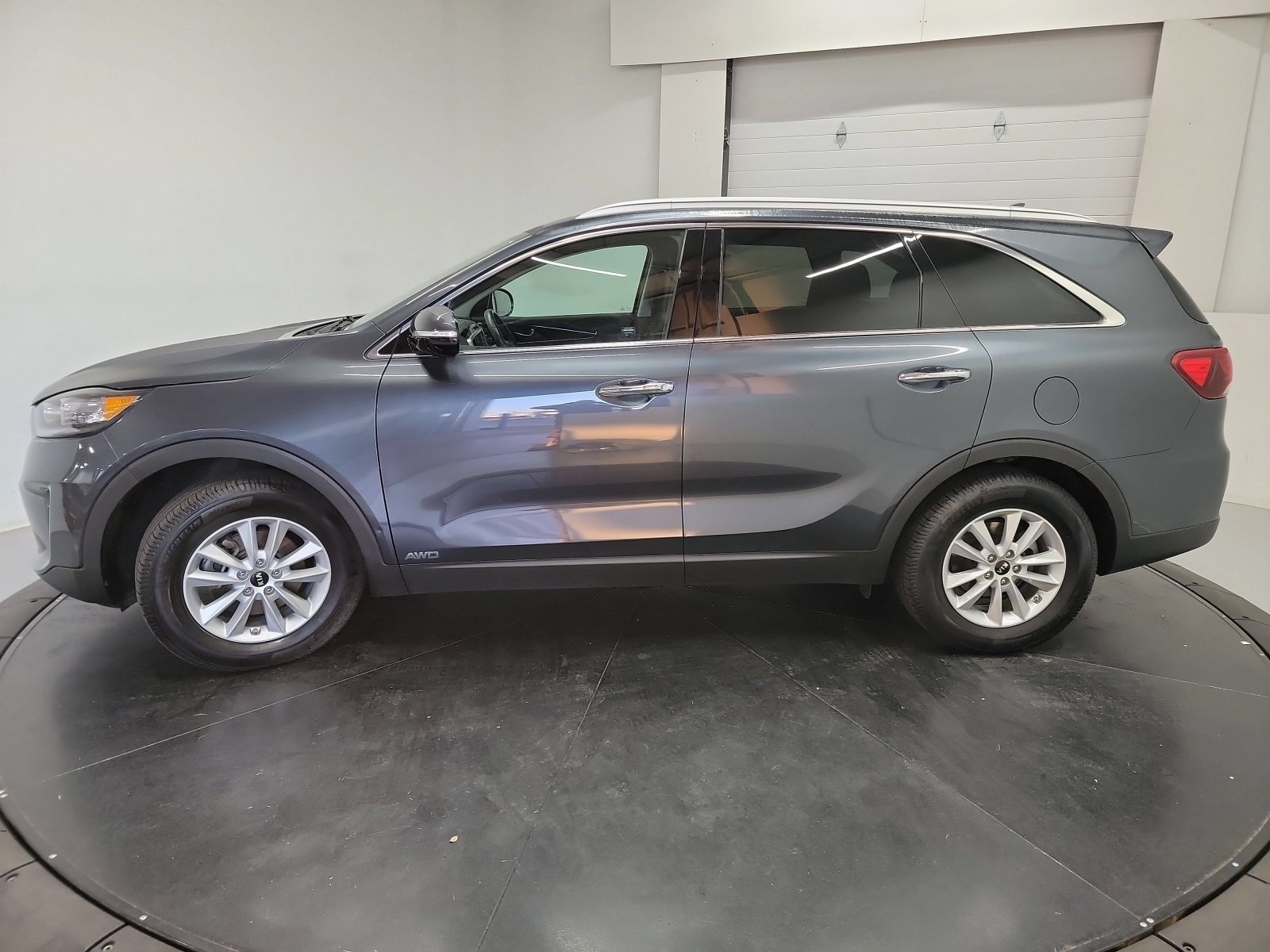 Used 2019 Gravity Grey Kia LX image 4