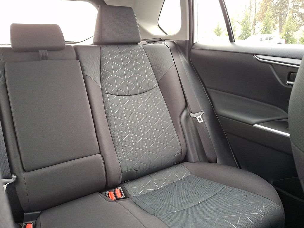 2025 Toyota RAV4 XLE - Photo 15