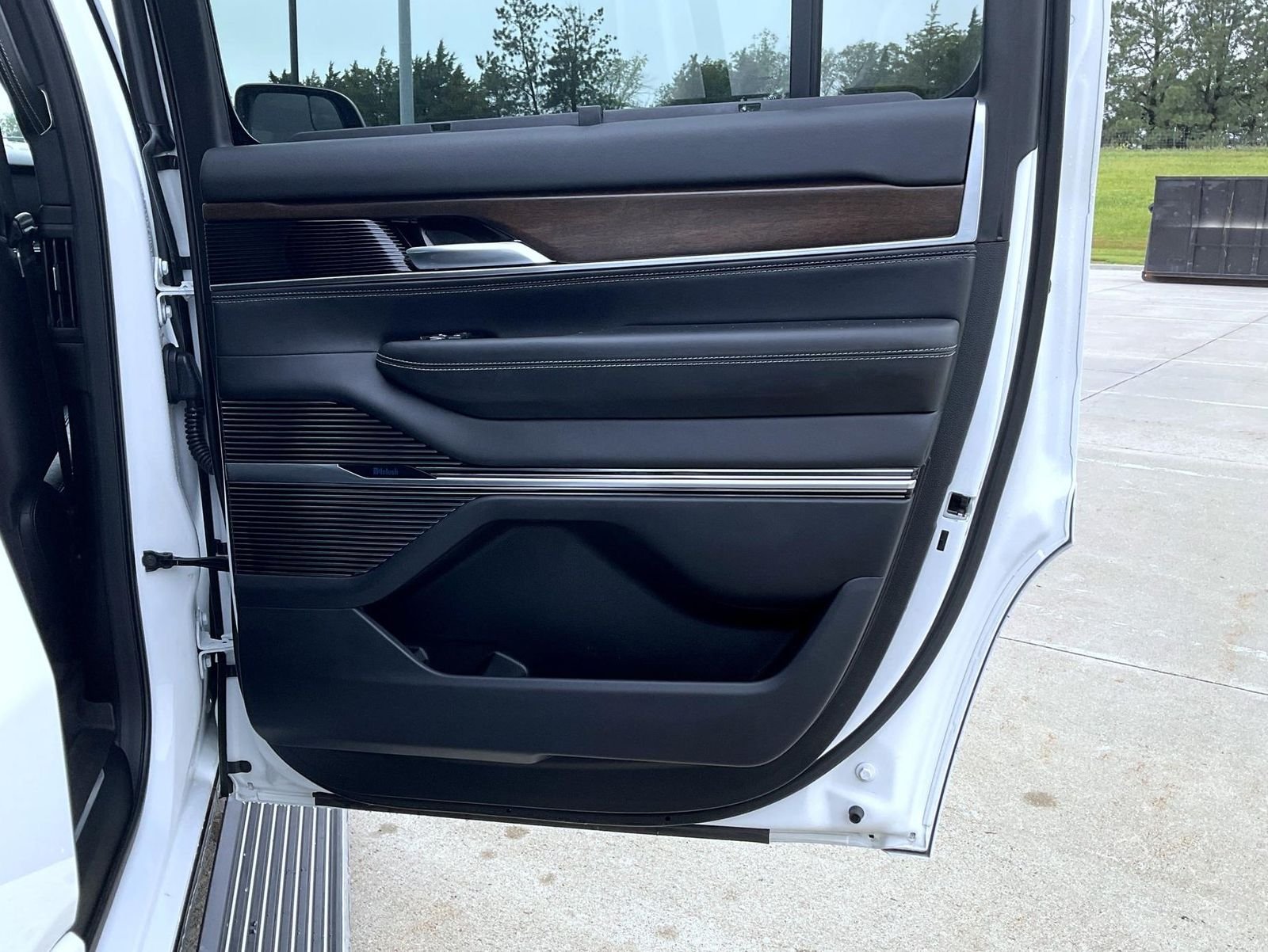 Used 2023 White Jeep Series II image 24