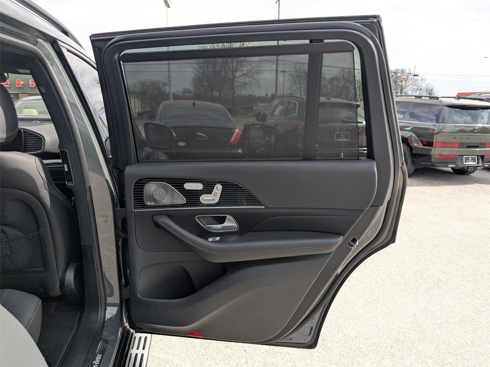 Used 2025 MANUFAKTUR Signature Silicon Grey Mercedes-Benz GLS 450 image 30
