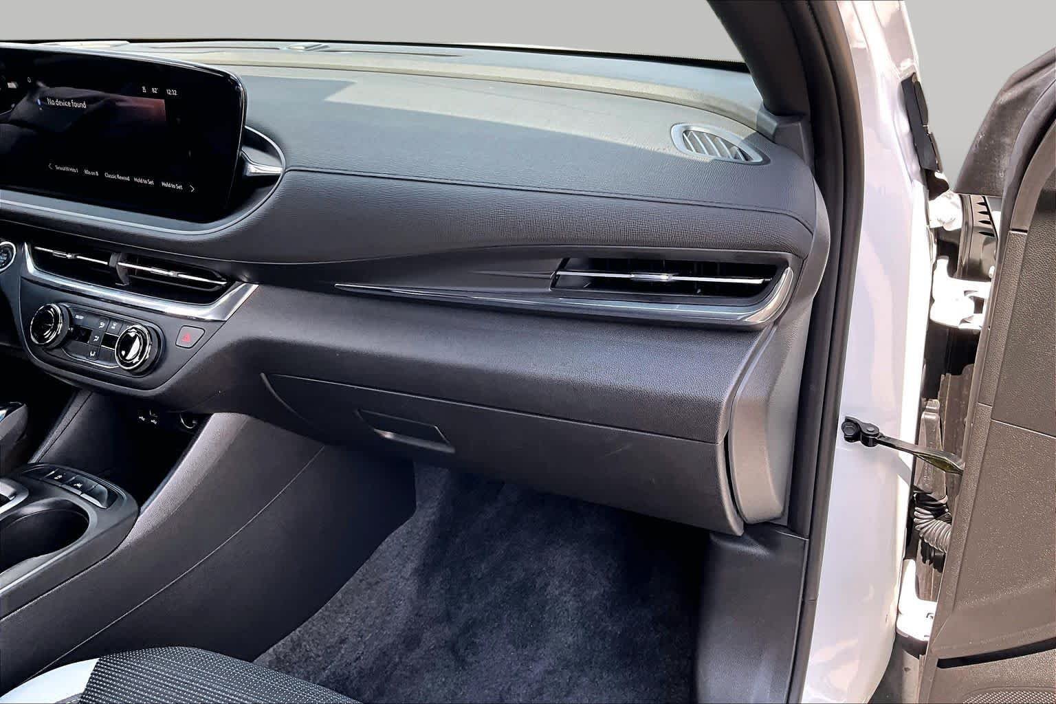 Used 2025 Summit White Buick Preferred image 19
