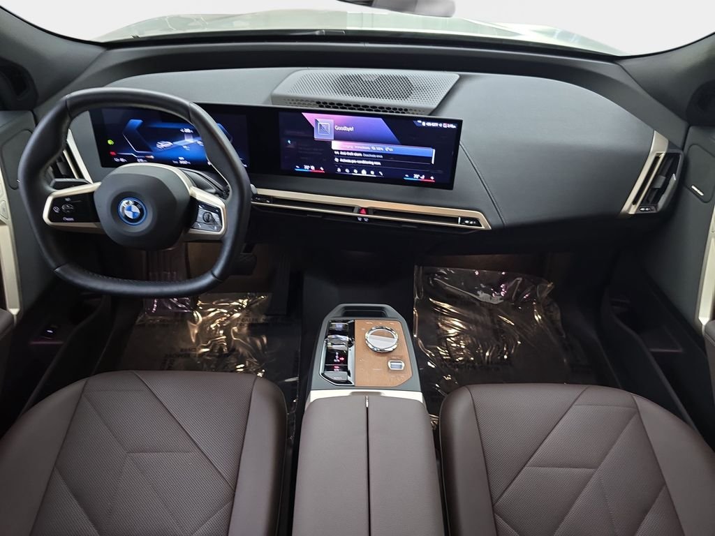 Used 2024 Mineral White Metallic BMW xDrive50 image 12