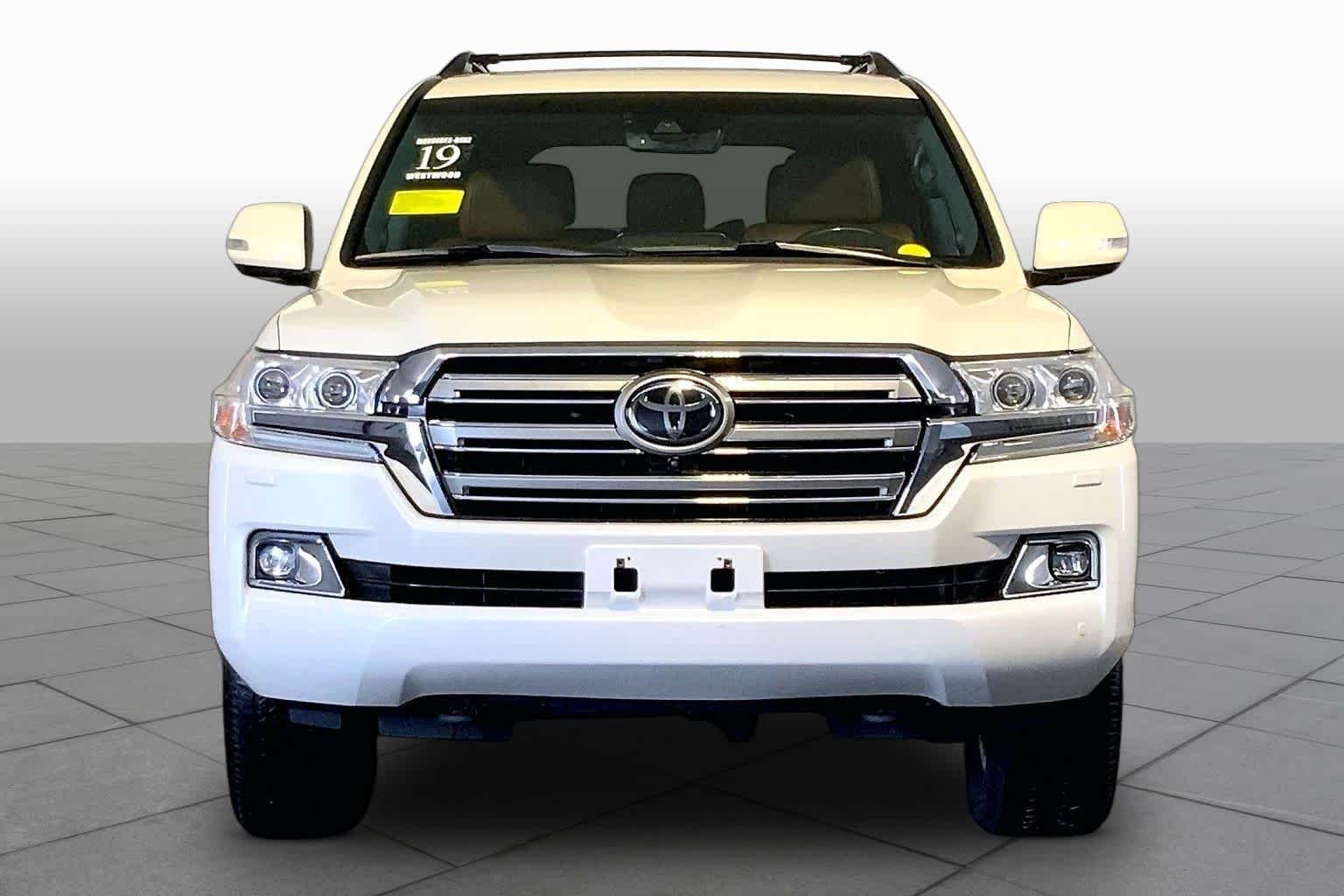 Used 2019 Blizzard Pearl Toyota  image 4