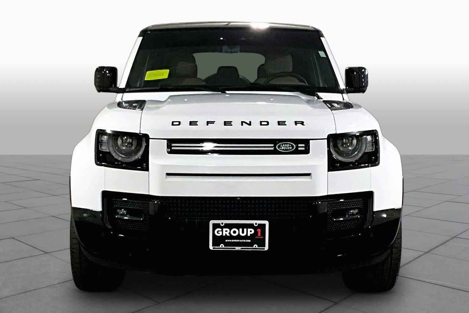 Used 2025 Fuji White Land Rover V8 image 3