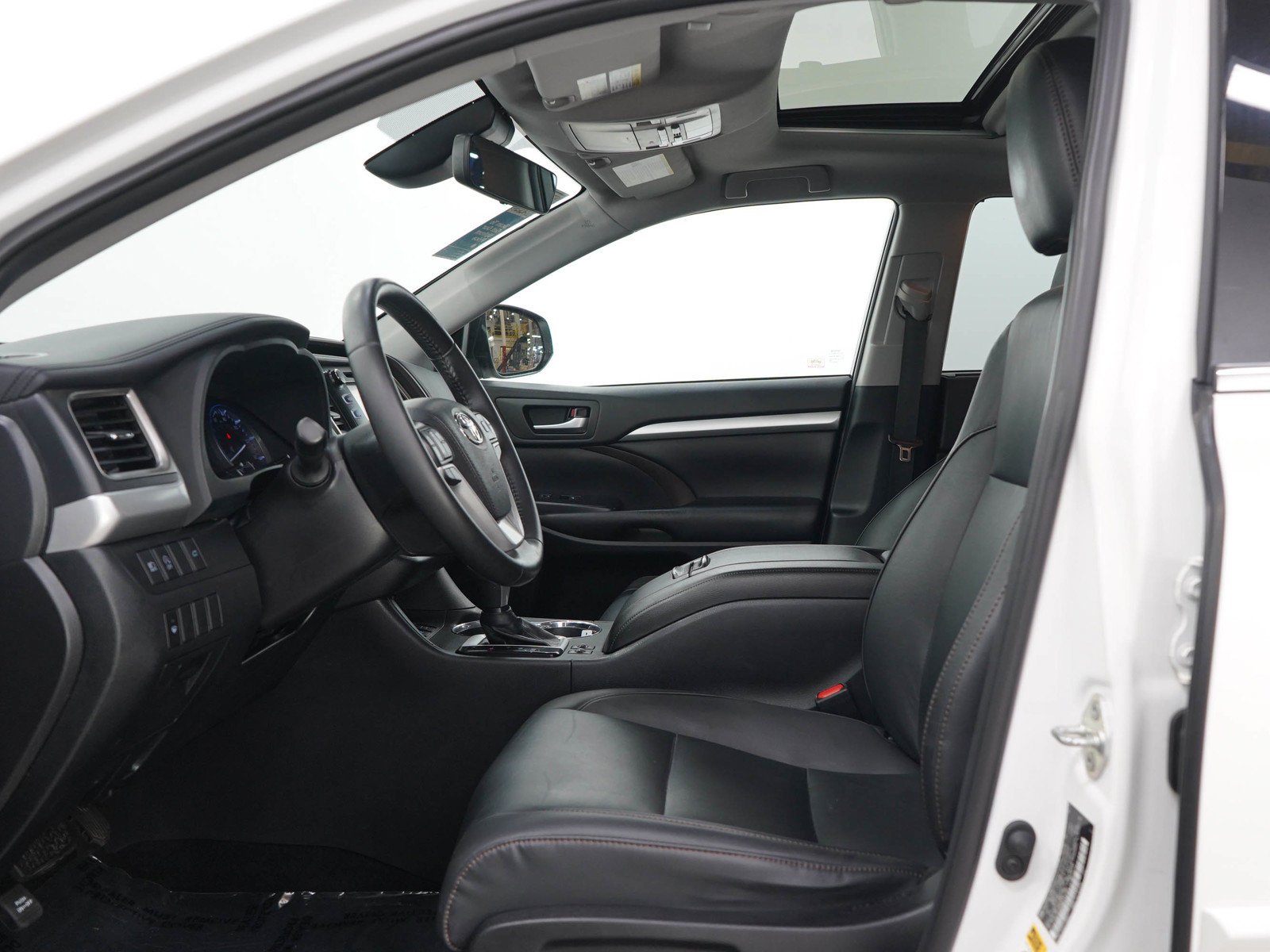 Used 2019 Blizzard Pearl Toyota XLE V6 AWD image 24