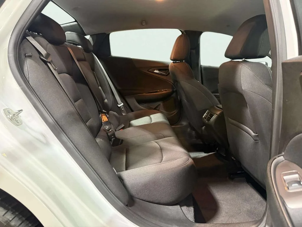 Used 2024 Summit White Chevrolet 1LT image 25