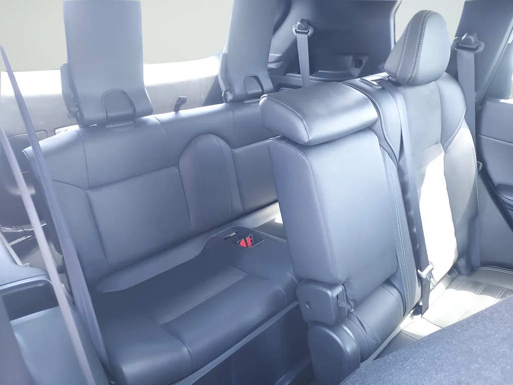 Used 2024  Mitsubishi SE image 23