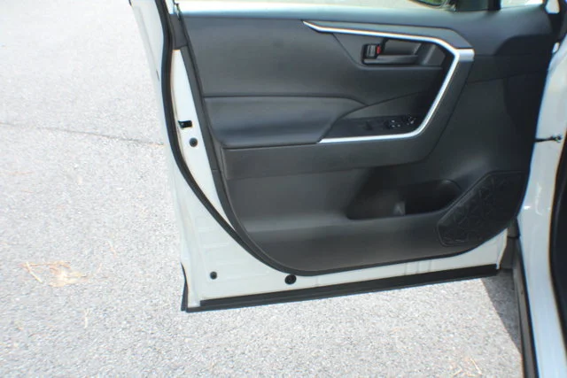 Used 2025 Ice Cap Toyota Hybrid LE image 6