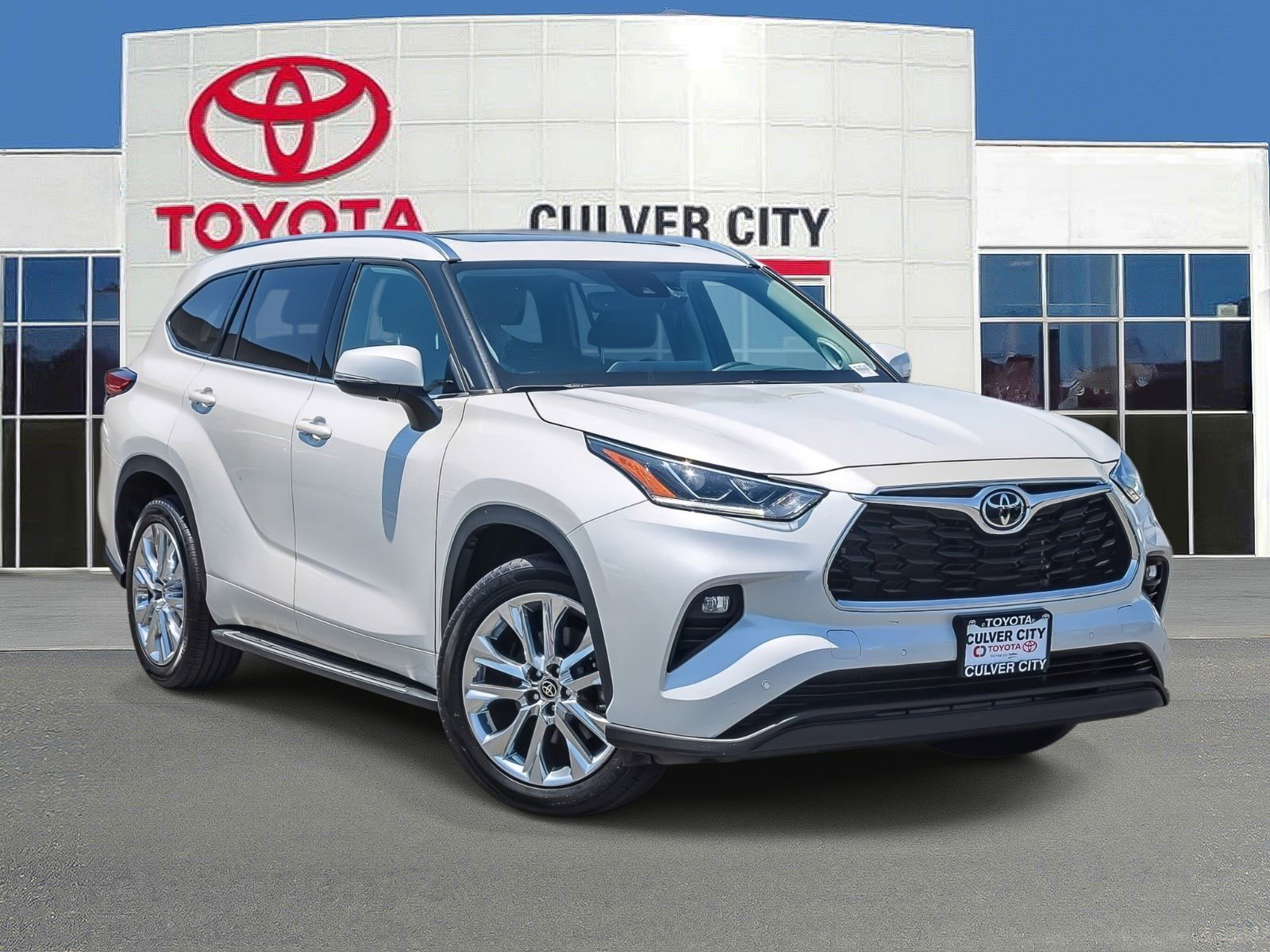 Used 2023 Wind Chill Pearl Toyota Limited image 1
