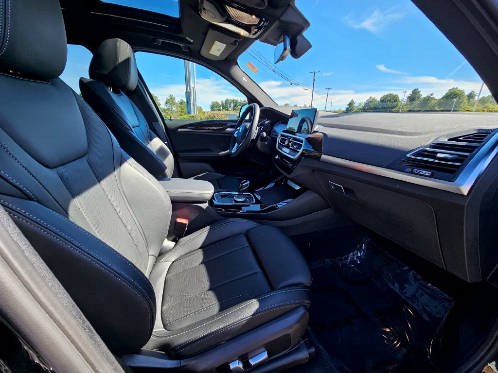 Used 2023 Jet Black BMW xDrive30i image 15