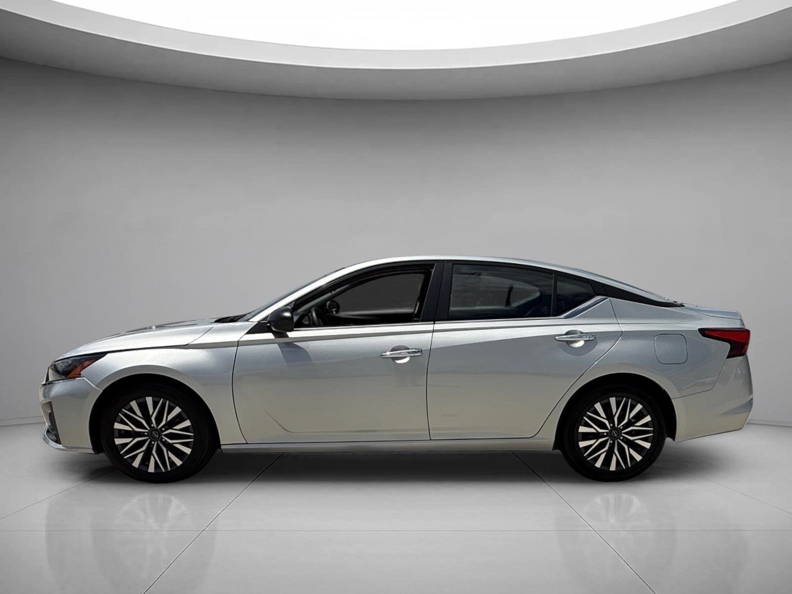 Used 2024 Brilliant Silver Metallic Nissan 2.5 SV image 3