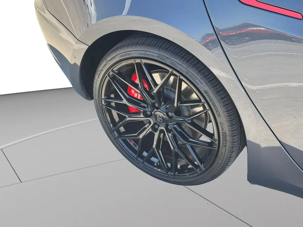 Used 2022  Tesla Performance image 25