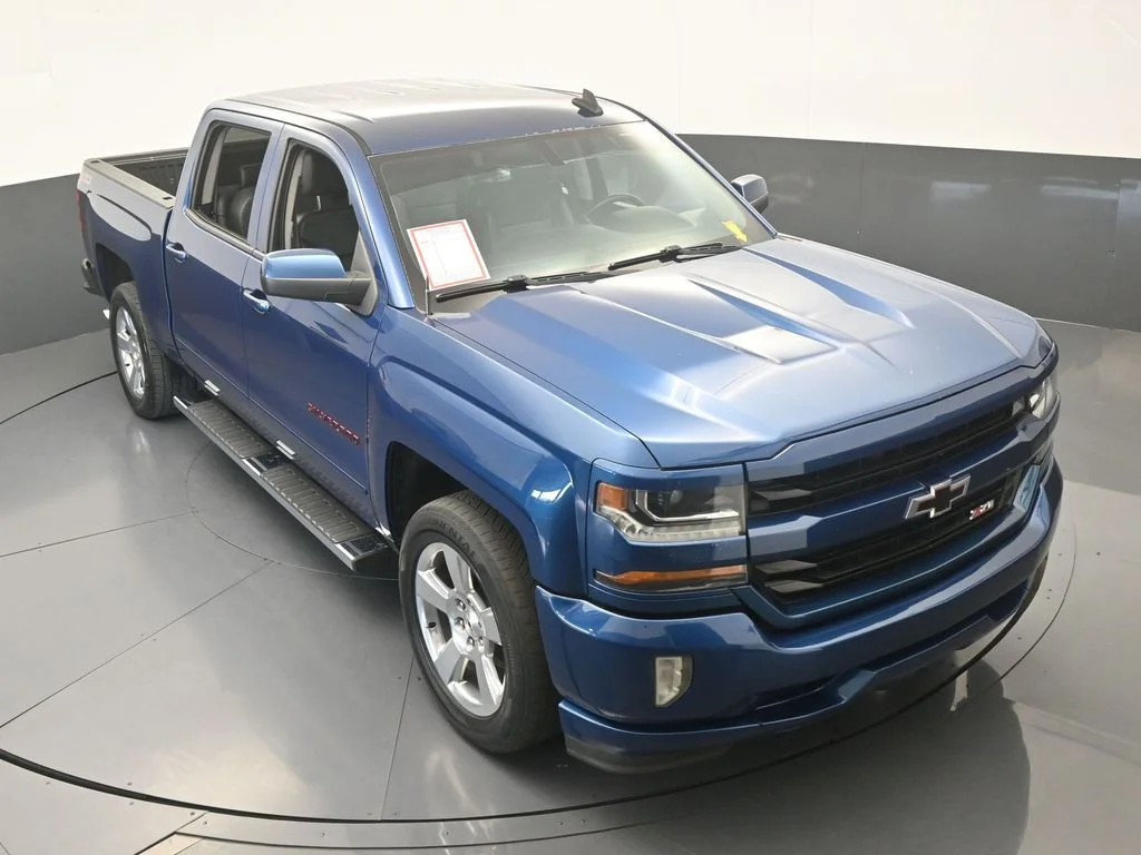 Used 2016 Deep Ocean Blue Metallic Chevrolet LT image 40