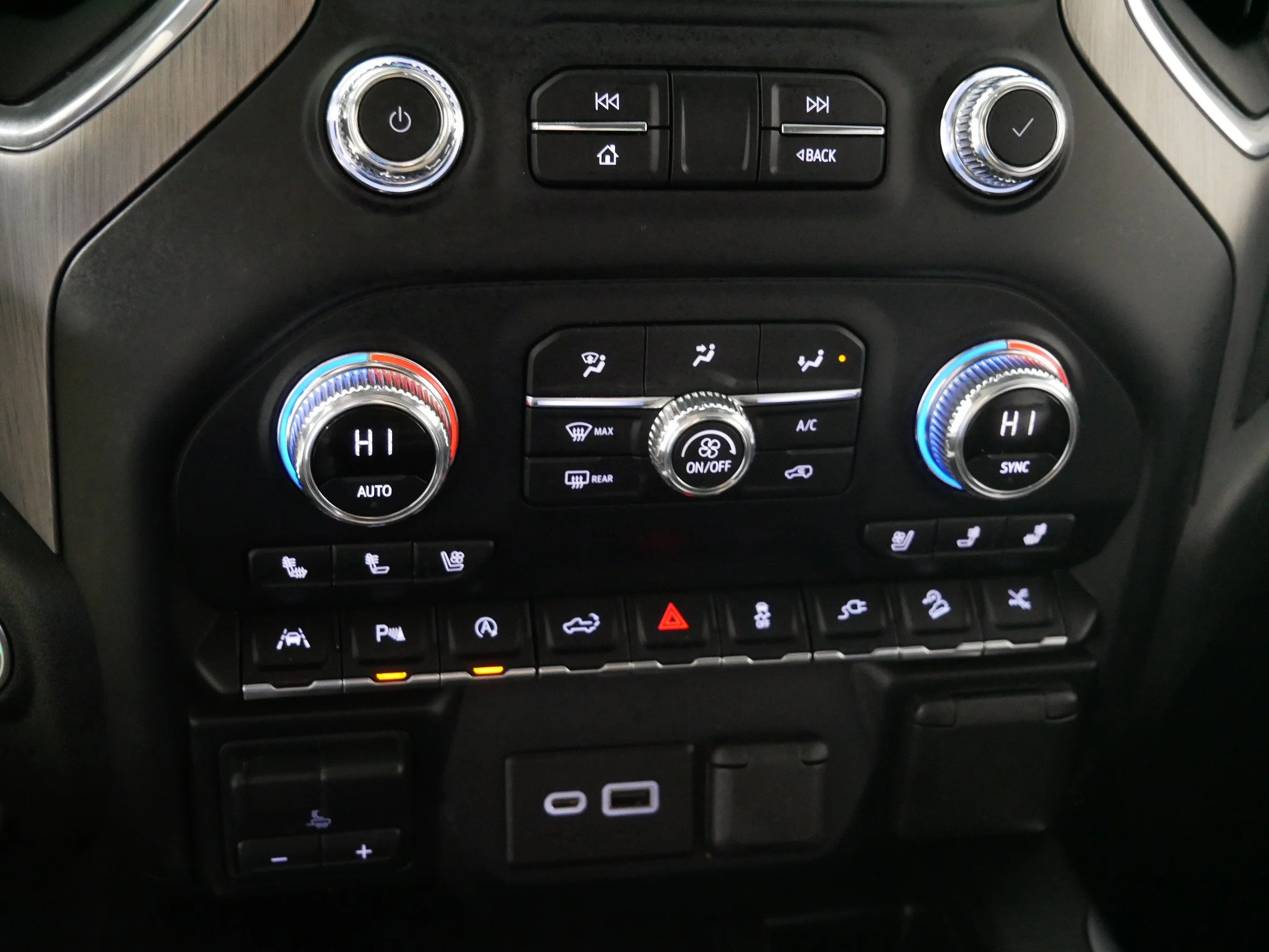 Used 2020 White Frost Tricoat GMC Denali image 23