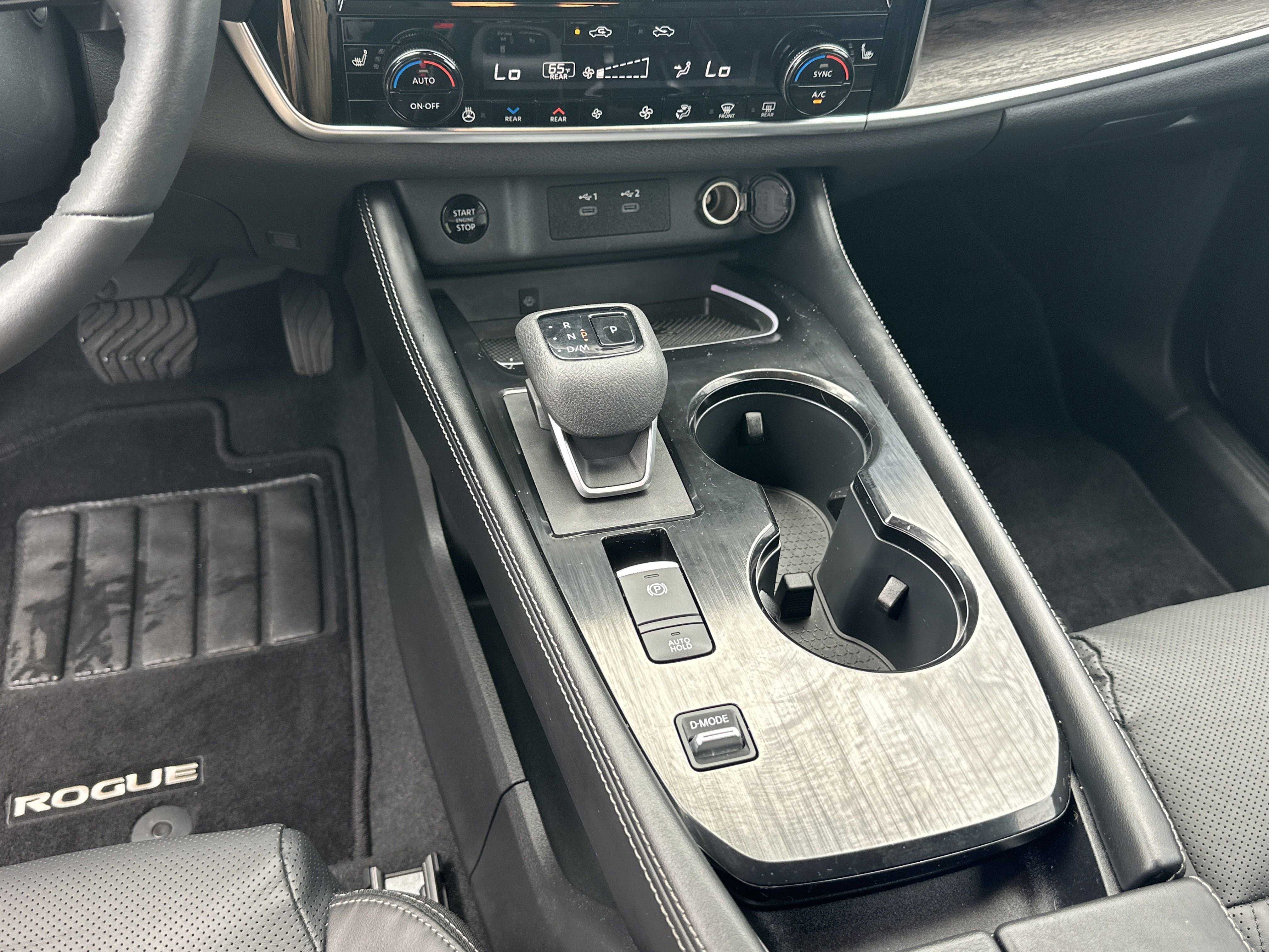 Used 2024 Super Black Nissan Platinum image 30