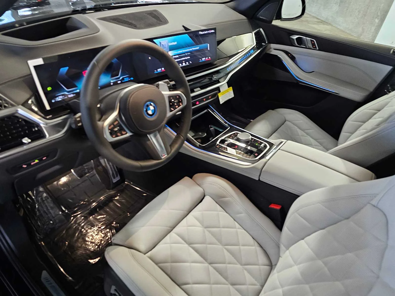 New 2026 Carbon Black Metallic BMW xDrive50e image 2