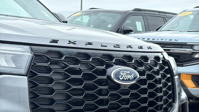 New 2026 Carbonized Gray Metallic Ford ST-Line image 36