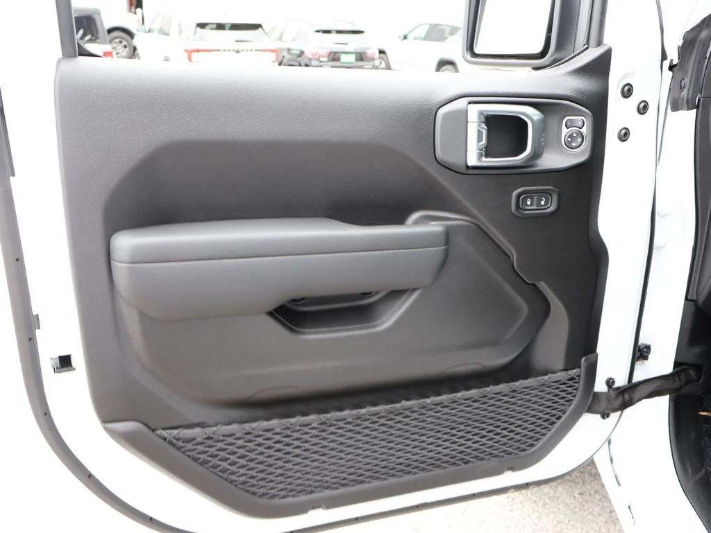 New 2026 Bright White Clear-Coat Exterior Paint Jeep 85th Anniversary Edition image 20