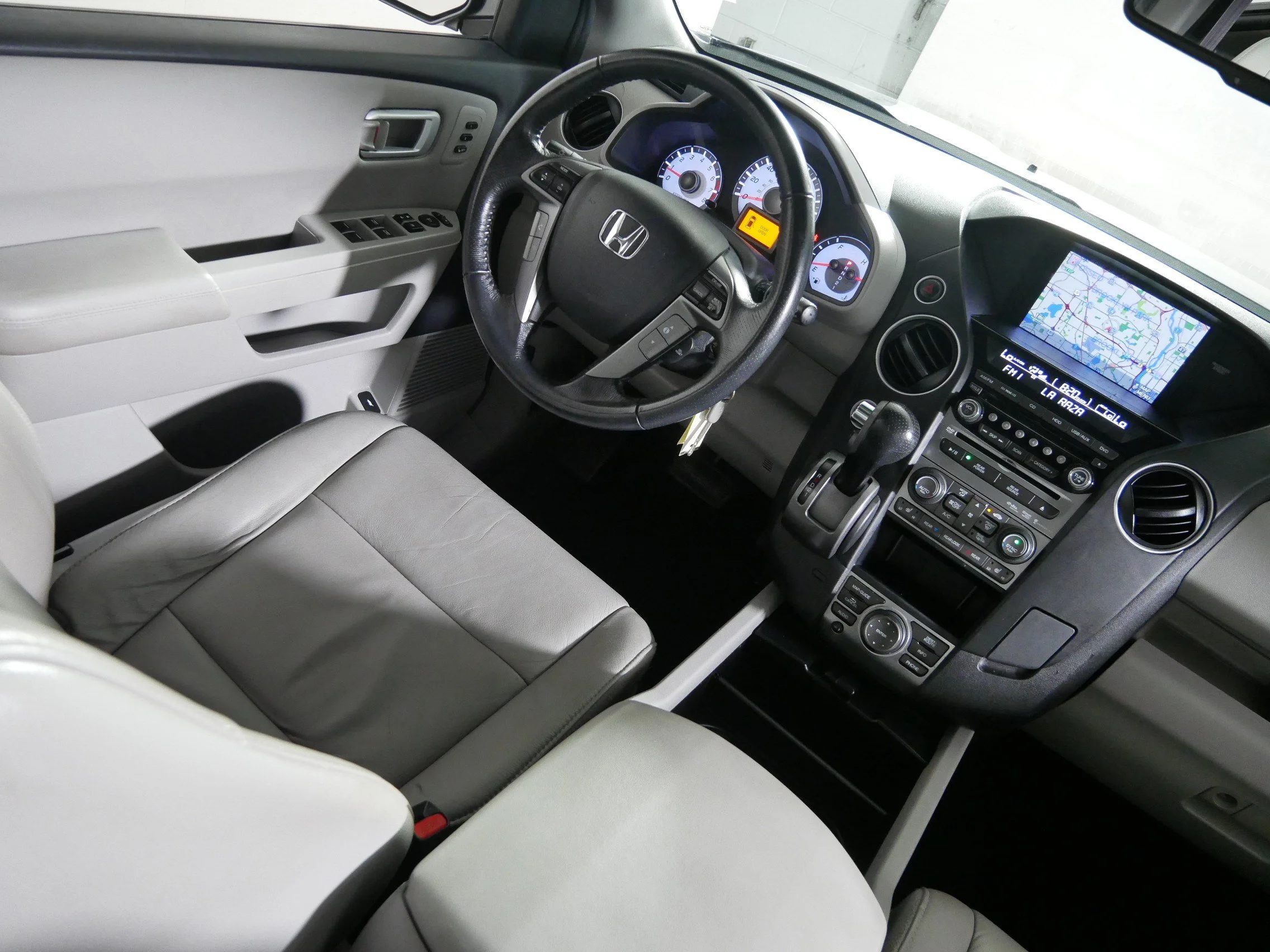 Used 2013 Polished Metal Metallic Honda Touring image 9