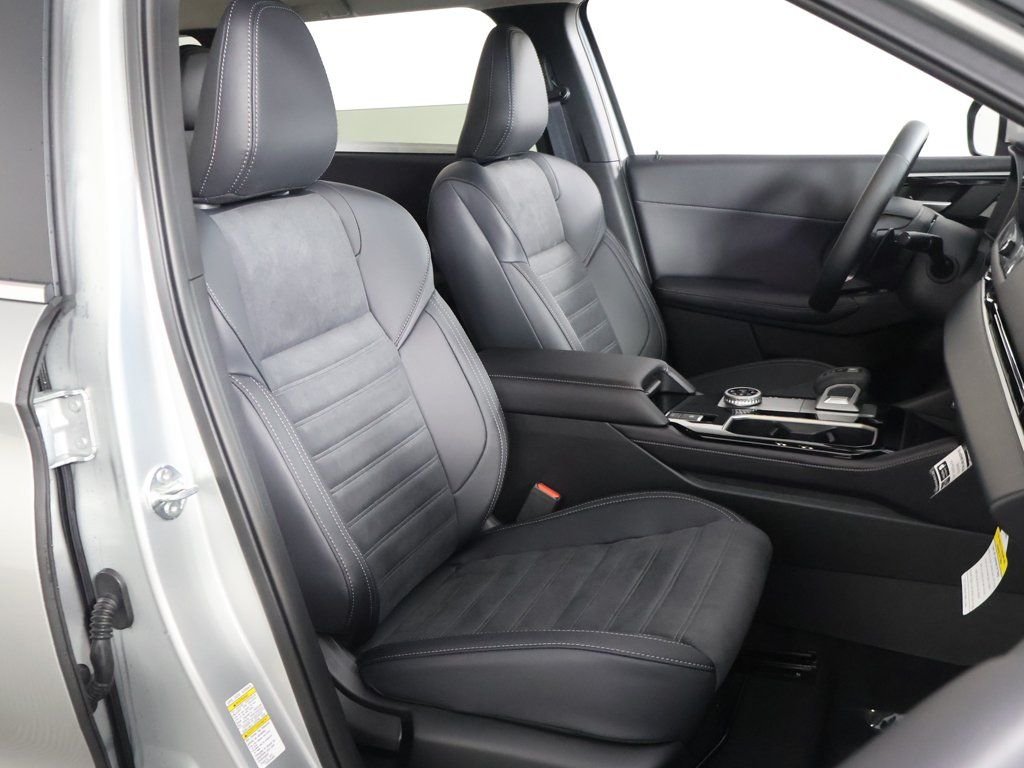New 2026 Silver Mitsubishi SE image 32