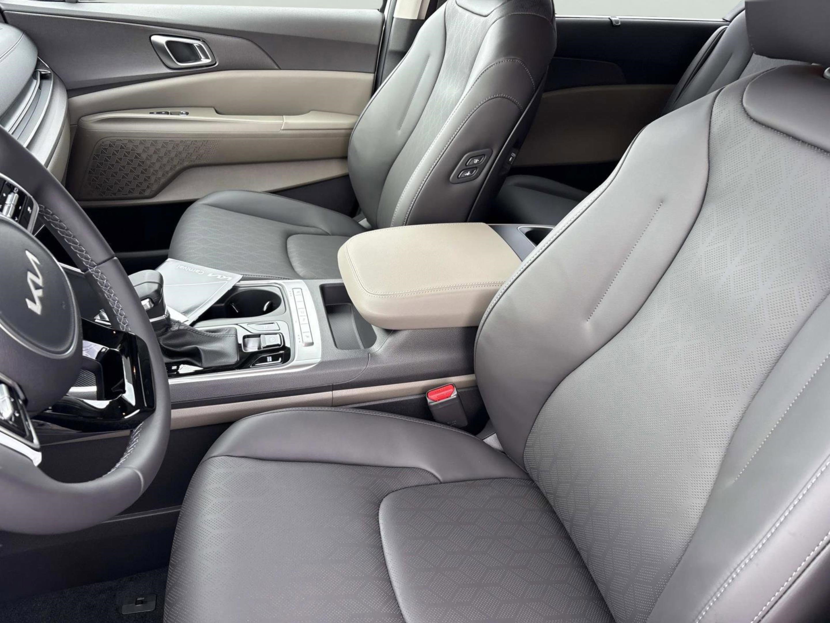 New 2026 Ivory Silver Kia EX image 23
