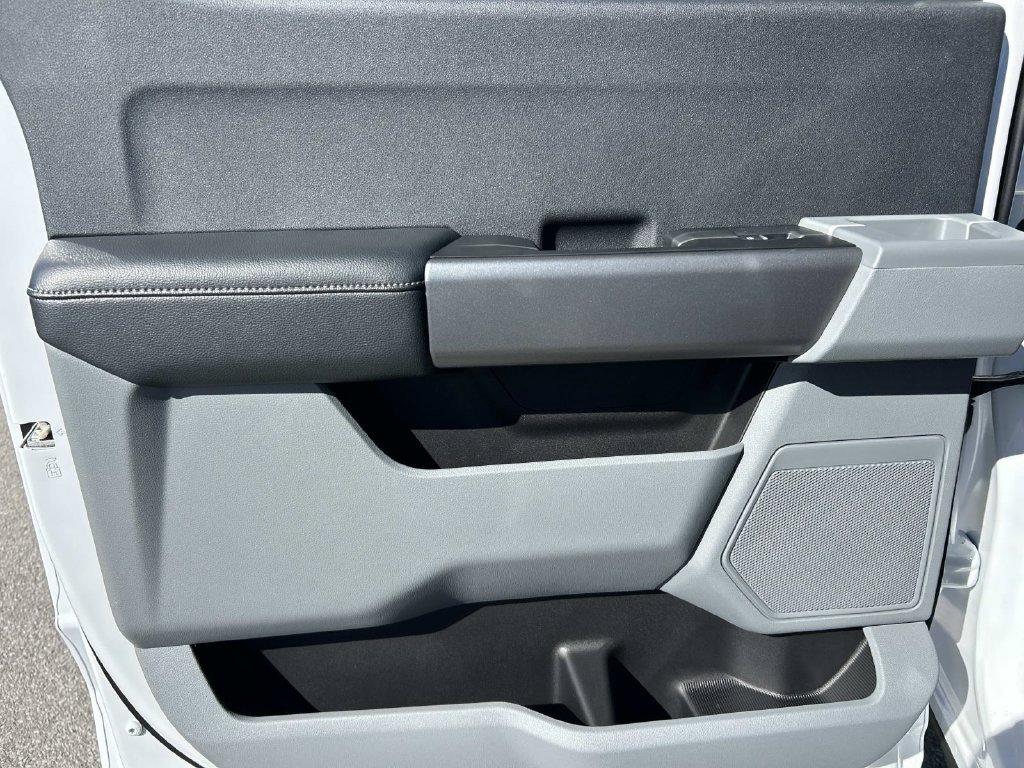 New 2027 Oxford White Ford F-250® XLT image 15