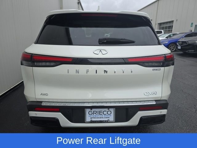Used 2023 White INFINITI LUXE image 6